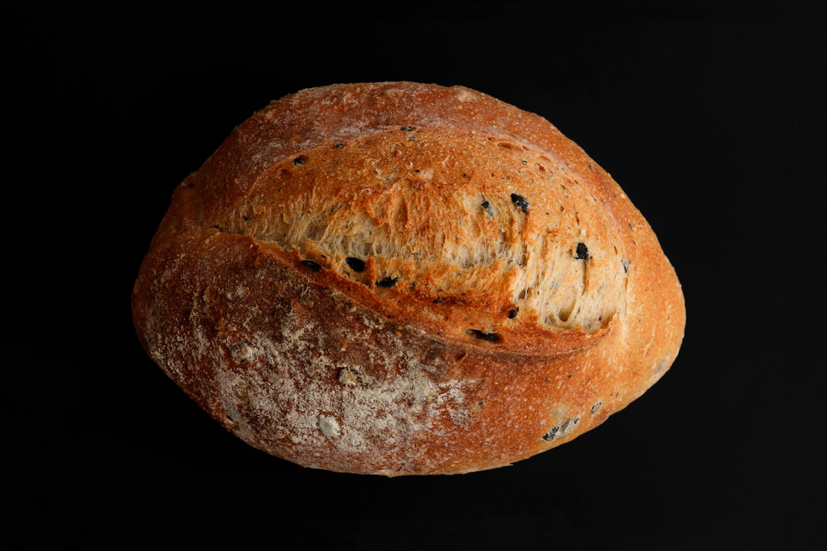 food photo фотосессия хлеба на черном фоне 