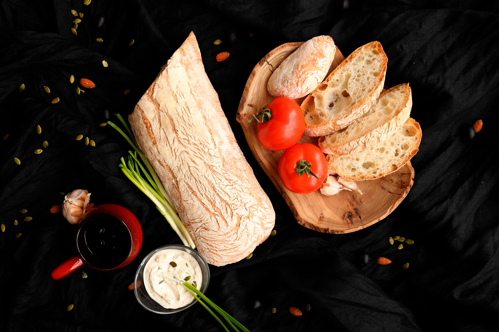 фотоссесия food photo хлеб итальянский с помидорами и сметаной 