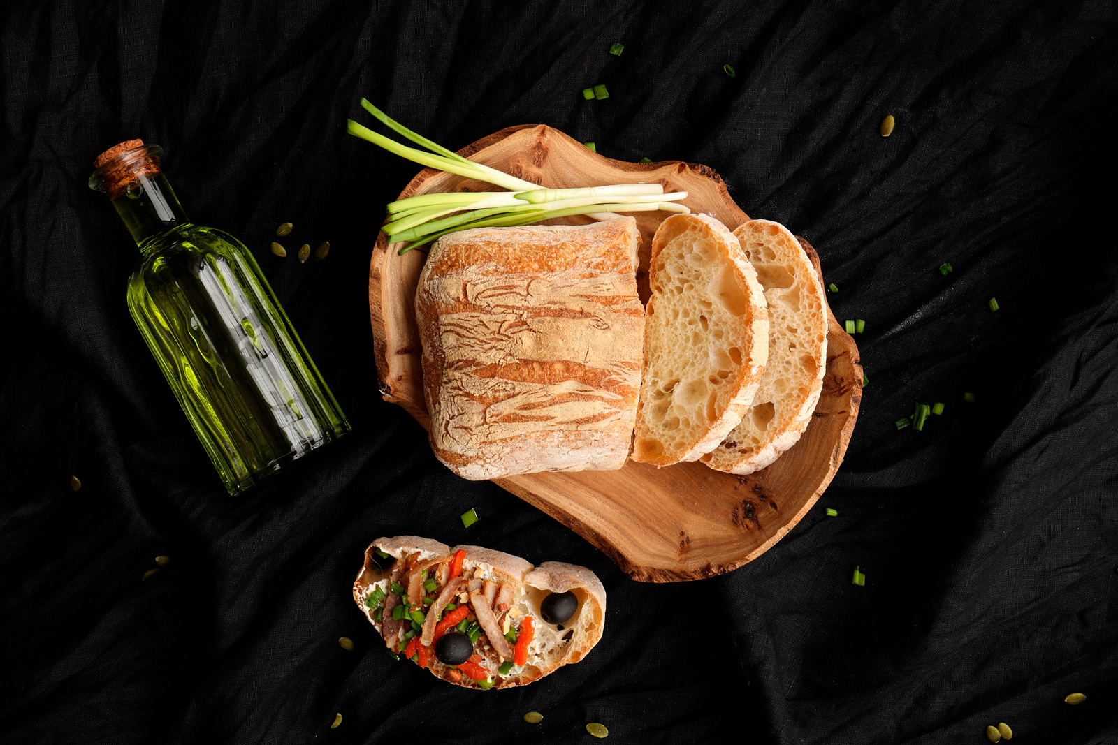 Reconcept фотоссесия food photo хлеб разрезанный масло оливковое бутерброд